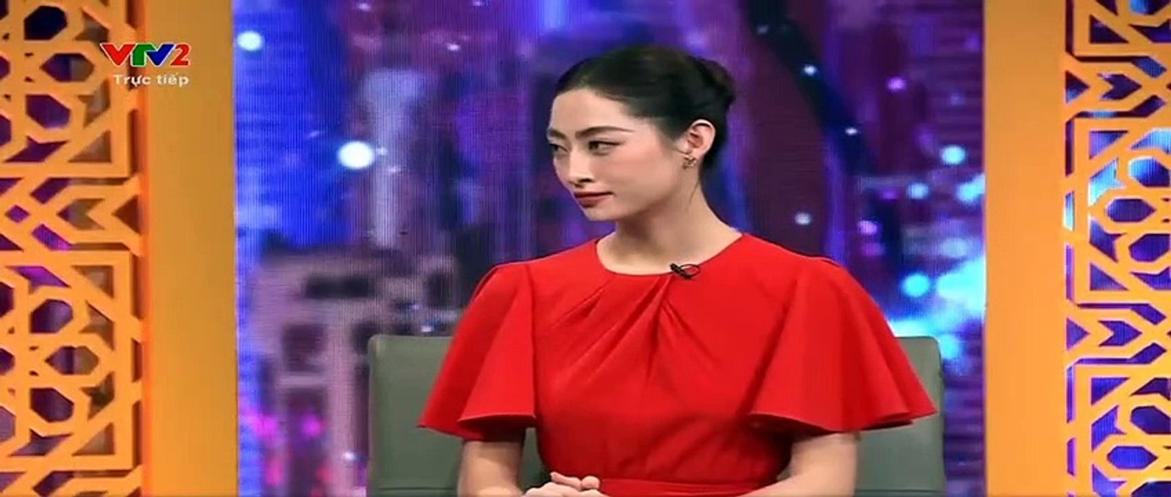 Lương Thùy Linh được khen tới tấp khi thay hotgirl bình World Cup