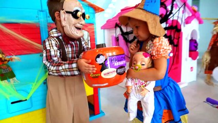 Diana Pretend Play Halloween Trick or Treat Candy Haul