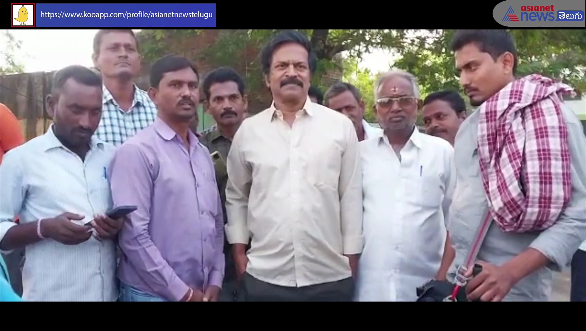 జమ్మికుంట మార్కెట్లో టాలీవుడ్ యాక్టర్ బ్రహ్మాజీకి చేదు అనుభవం...