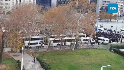 25 Kasım yürüyüşü öncesi polis ekipleri Gezi Parkı'nda toplantı yaptı