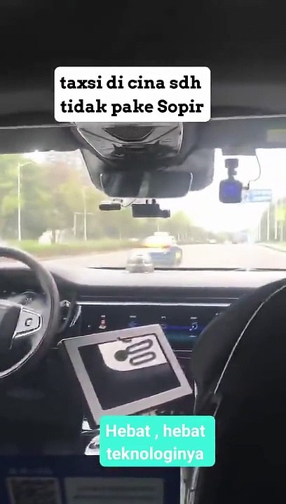 Mobil taxi tanpa pengemudi