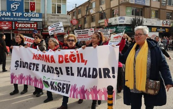 EDİRNELİ KADINLARDAN ŞİDDETE KARŞI YÜRÜYÜŞ