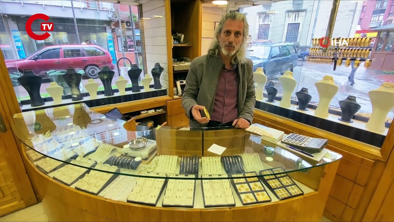 'Kusura bakma abi' diye not bırakıp bileziği çaldı