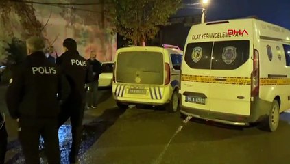 İnşaattan demir çaldılar: Polisi farkedince otomobili terk edip kaçtılar