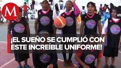 Doña Andrea de 71 años juega basquetbol, Milenio le obsequia uniformes a su equipo