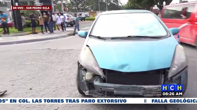 ¡Leñazo! Llantas arriba queda camioneta tras aparatosa colisión en SPS