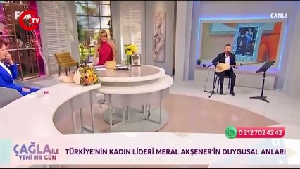 Meral  Akşener'in Atatürk’ün en sevdiği türkü söylenirken gözleri doldu.