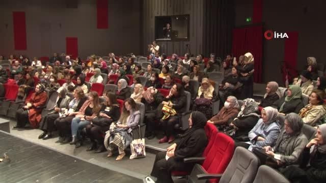Üsküdar'da, şiddet mağduru kadınların yazdığı tiyatro oyunu ile kadına şiddete dikkat çekildi