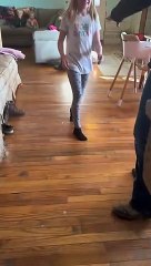 Padrastro pede 'mão' de enteada