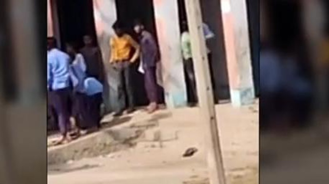 वायरल वीडियो: पढ़ाई के बदले इस स्कूल में बच्चों से करवाई जा रही मजदूरी, देखिए तस्वीरें