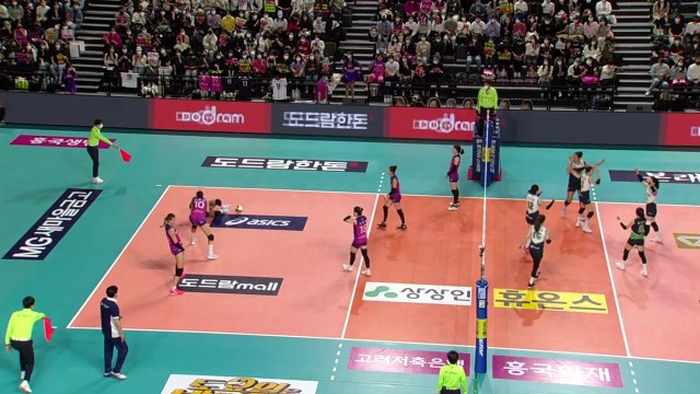 현대건설, 김연경 버틴 흥국생명 완파하고 9연승 질주 / YTN