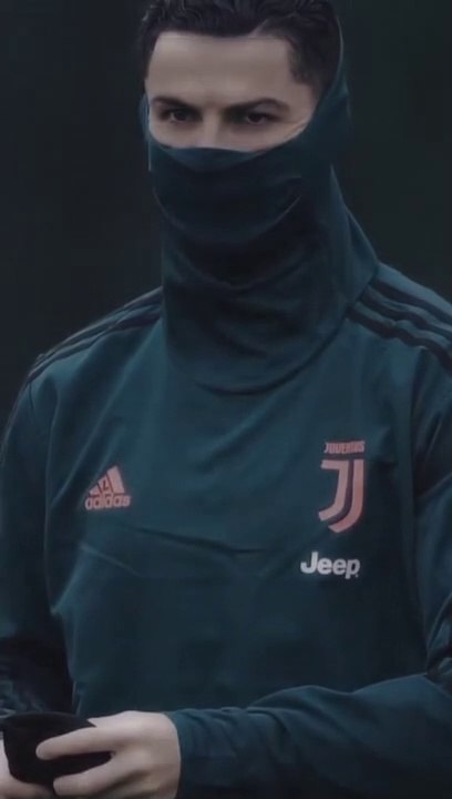 Sebentar lagi legenda bola akan pensiun  gmna nih fans ronaldo?