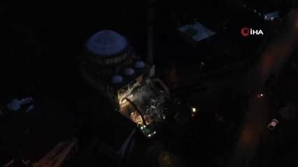 Deprem bölgesinde ilk yıkım: Hüzünlü gözlerle çalışmaları izlediler