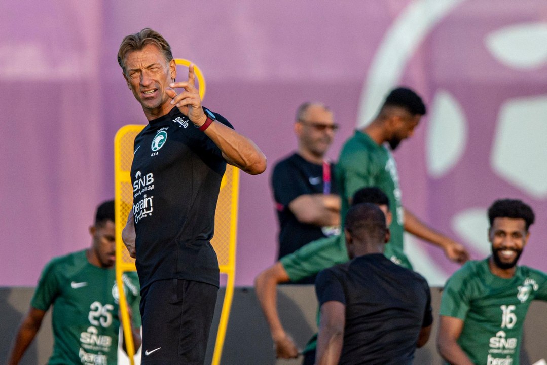 « T'as qu'à prendre un selfie avec Messi » : le discours d'Hervé Renard à la mi-temps Arabie Saoudite-Argentine