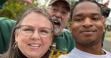 Cette grand-mère et l'homme auquel elle avait écrit par erreur à Thanksgiving se retrouvent pour la 7ème année consécutive
