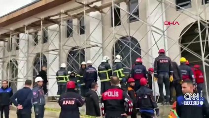 Sökümü yapılan iskele çöktü