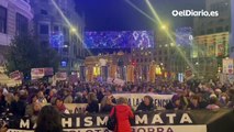 Un grupo de manifestantes pide la dimisión de Irene Montero ante los abucheos del resto
