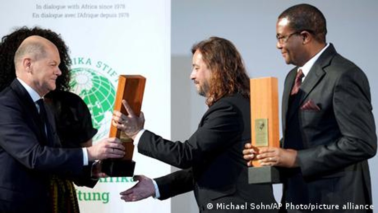 Deutscher Afrika-Preis 2022 für die Entdecker der Omikron-Variante