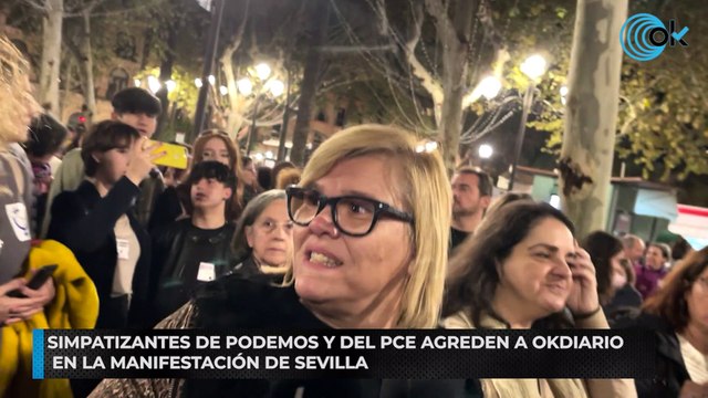 Manifestantes de Podemos y del PCE agreden a OKDIARIO en la manifestación de Sevilla