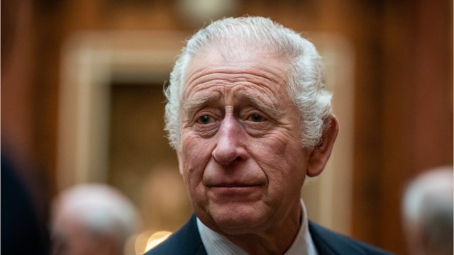 VOICI : Charles III : son discret hommage à sa mère Elizabeth II pour les fêtes de Noël (1)