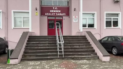 Esnafın aracında ölü bulunmasına ilişkin yakalanan 3 şüpheli adliyede