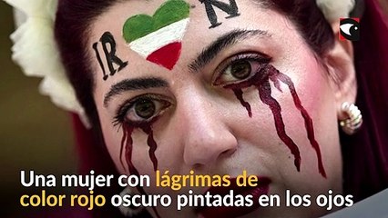 Aficionados iraníes protestaron durante el partido por Masha Amini y les confiscaron sus banderas