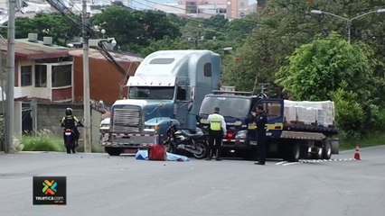 tn7-Motociclista muere en aparatoso choque contra tráiler (pegar video a nota-251122