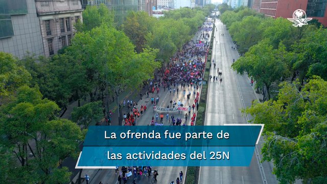 Feministas hacen ofrenda en la Glorieta de las Mujeres que Luchan