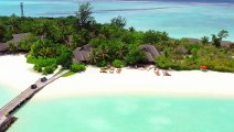 Pemandangan -indah - alam - kita - mixkit-aerial-shot-of-a-paradise-island-2888-medium
