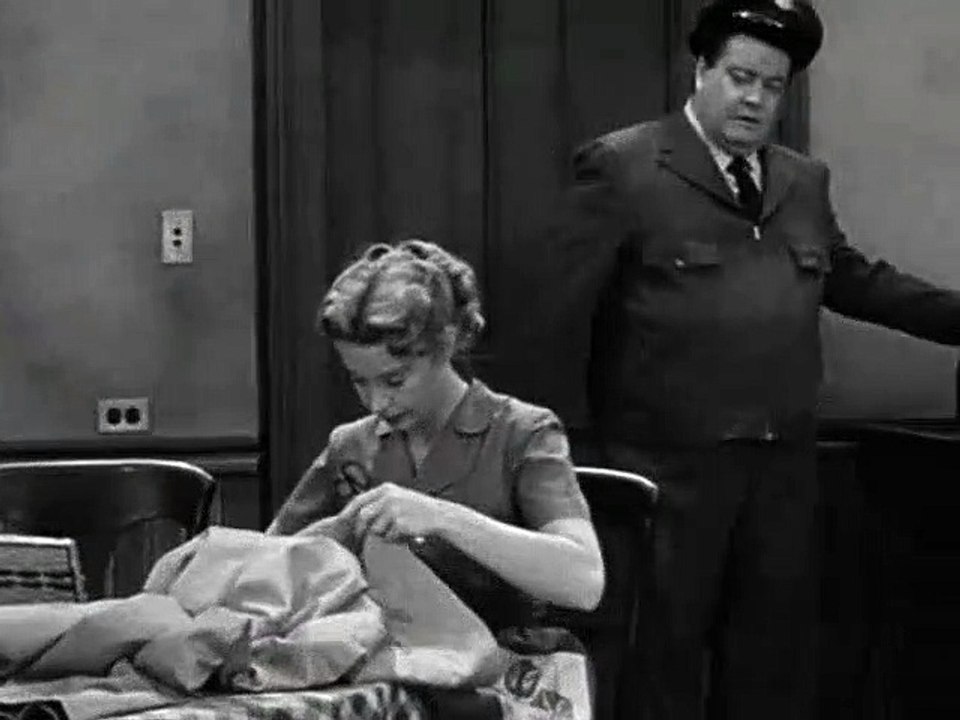 Honeymooners S01E10 (Hello, Mom)