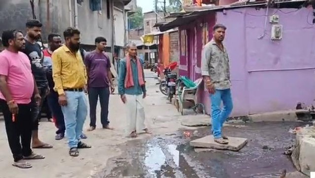 बुरहानपुर : क्षेत्र में पसरा गंदगी का अंबार, रहवासियों ने किया प्रदर्शन