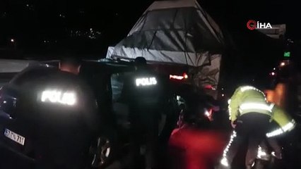 Otoyolda tıra arkadan çarpan otomobildeki karı koca yaralandı