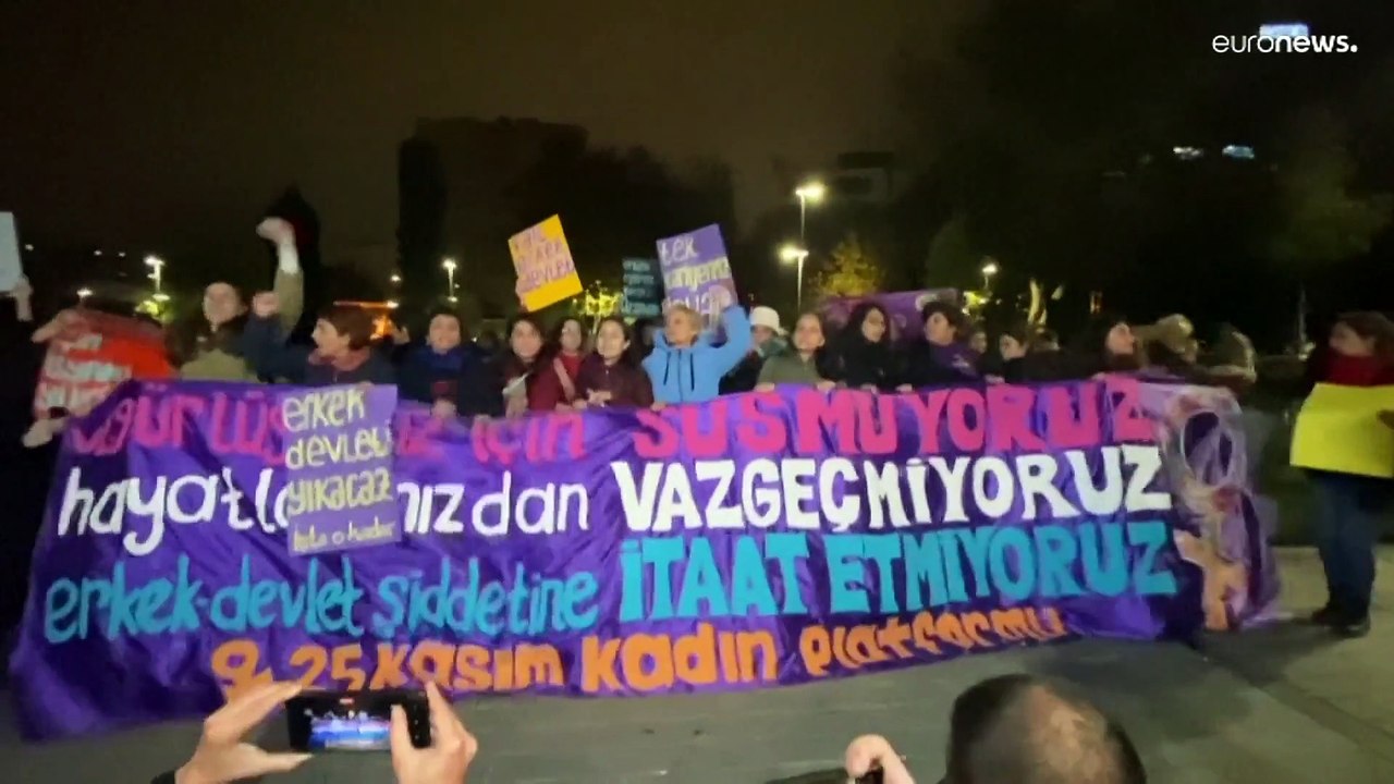 Гнев улиц: по всему миру отметили день борьбы с...