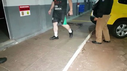 Condutor é preso em flagrante por embriaguez após colidir veículo em árvore, no centro