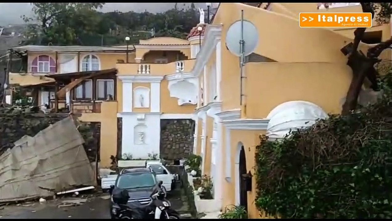 La frana che ha travolto Ischia, le prime immagini