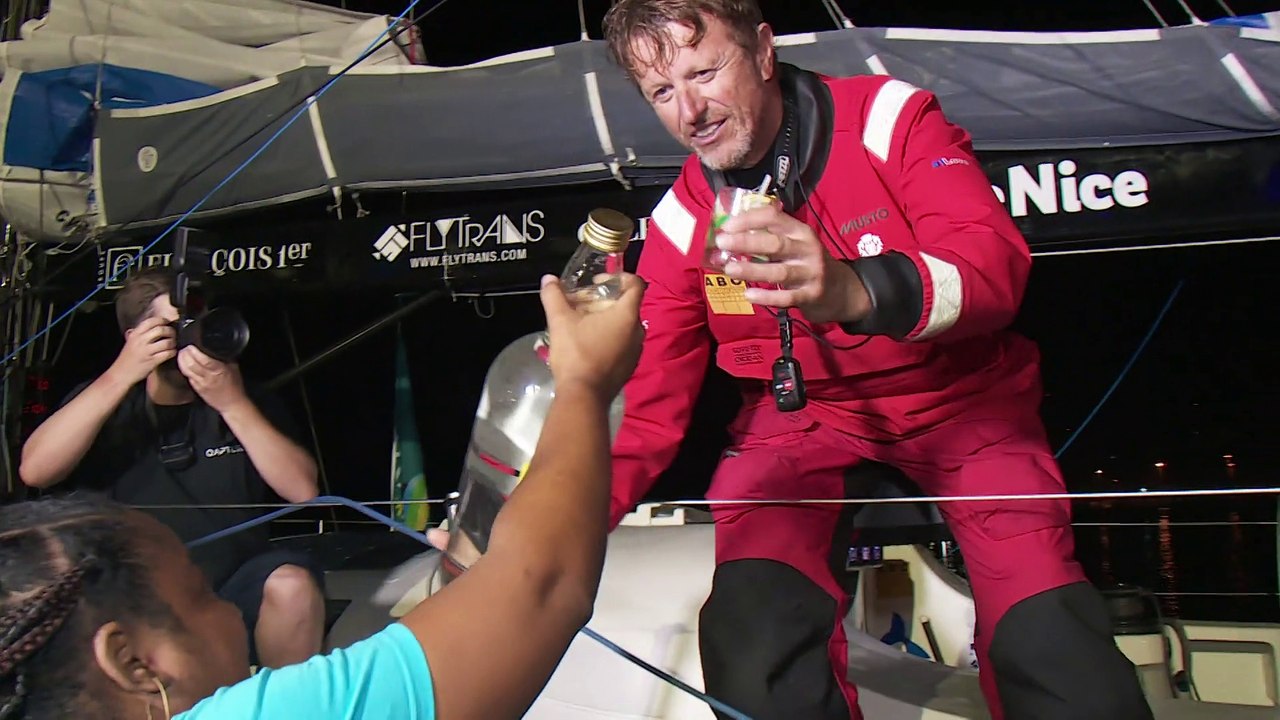 arrivee-ponton-et-itv-jean-pierre-dick-notre-mediterranee-ville-de-nice-1er-rhum-mono