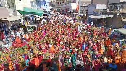 रियांबड़ी में शोभायात्रा के ऊपर लटक गई क्रेन, जानिए क्या हुआ