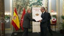 Antonio Moral Roncal recibe el III Premio Luis de Salazar y Castro