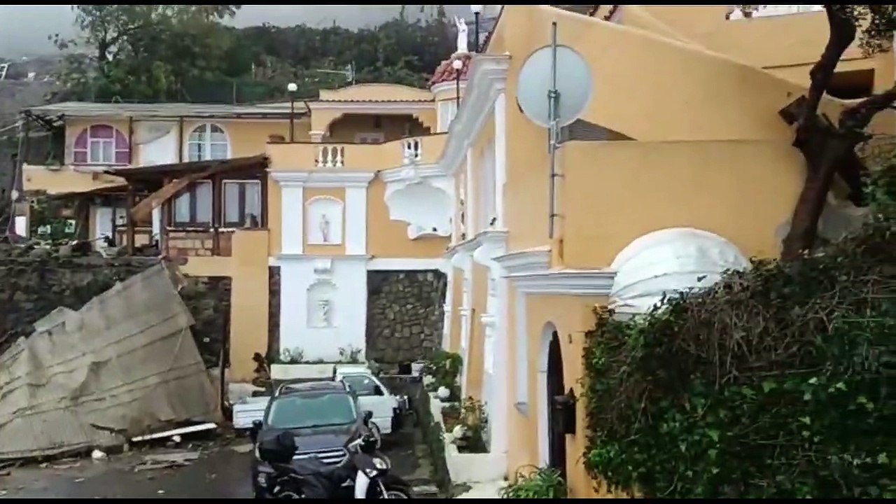 Maltempo Ischia, la frana a Casamicciola: diversi dispersi