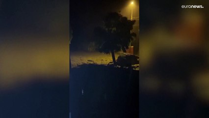 Video herunterladen: Frana all'alba a Ischia: danni e dispersi