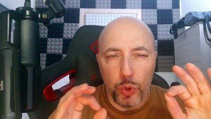 Attilio pizzica le due vippone e lo spiffera a Charlie Gnocchi, ecco cosa ne esce fuori