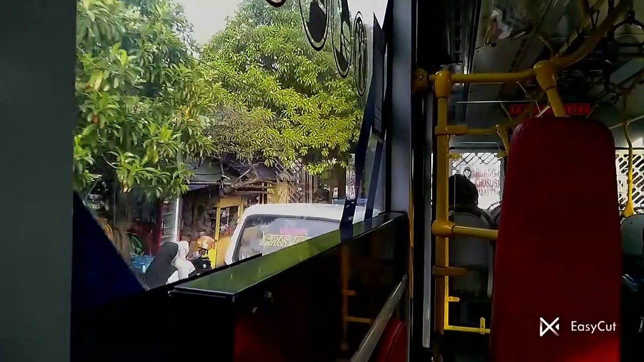 Menjelajahi busway koridor 13 dari Ciledug ke Tendean