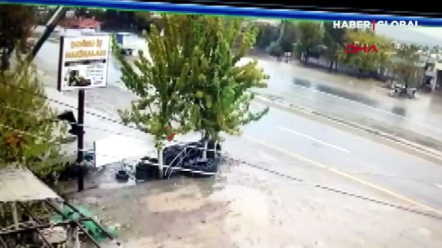 35 kişinin yaralandığı trafik kazası kamerada