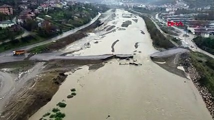 Bartın'da ırmak suyu yükseldi; yol çöktü