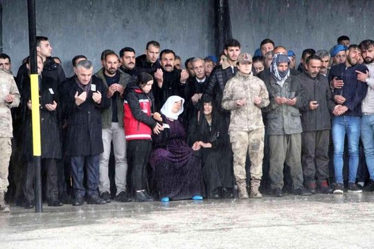 Şırnak'ta güvenlik korucusu yıldırım isabet etmesi sonucu şehit düştü