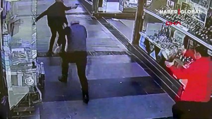 Bursa'da çayı geç getirdi diye tabancayla vuruldu