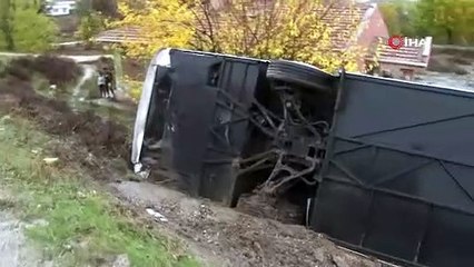 Diyarbakır'da yolcu otobüsü devrildi; çok sayıda yaralı
