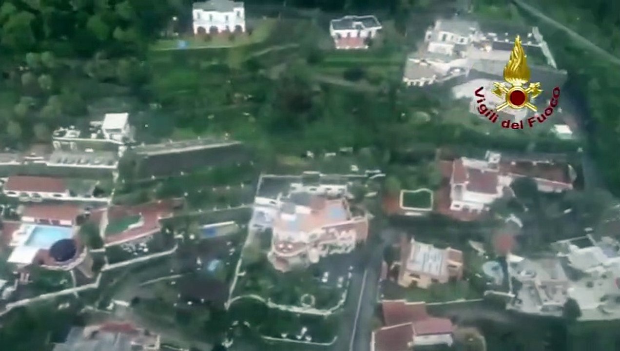 Frana a Casamicciola, il sorvolo dei vigili del fuoco sulle zone colpite 