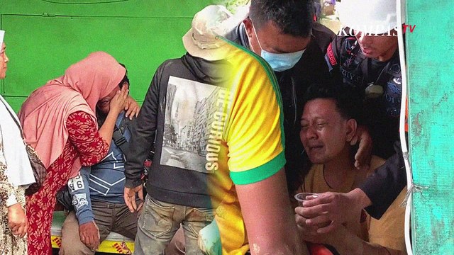 Tangis Histeris Keluarga Saksikan Evakuasi Korban Gempa dan Longsor Cianjur