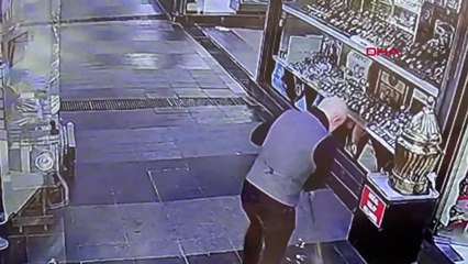 14 yaşındaki çocuk "çayı geç getirdin" tartışmasında dedesini vurdu!